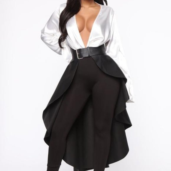 Dresses & Skirts - Skirt Skirt Belt - Black ( BRAND NEW !!!! )